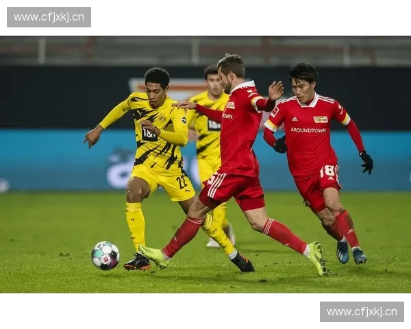 全球足球联赛特色解析 各大联赛竞争格局与发展趋势深入剖析